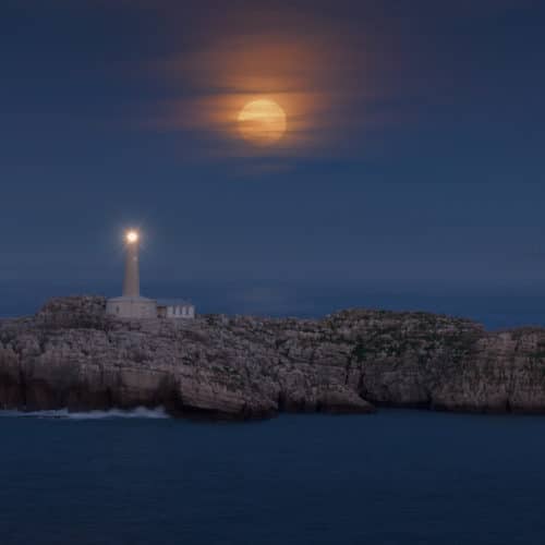 Faro isla de Mouro, Santander