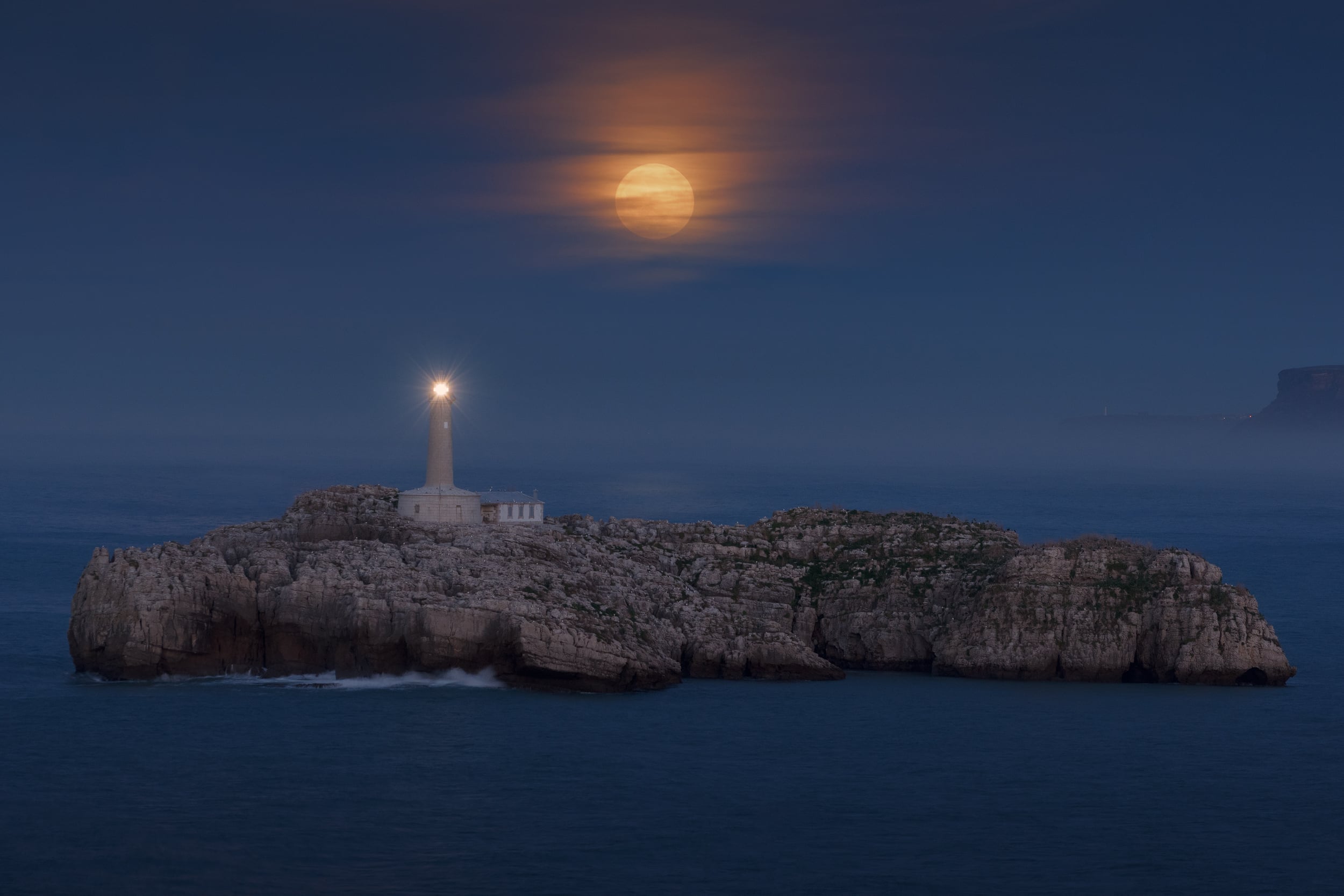 Faro isla de Mouro, Santander
